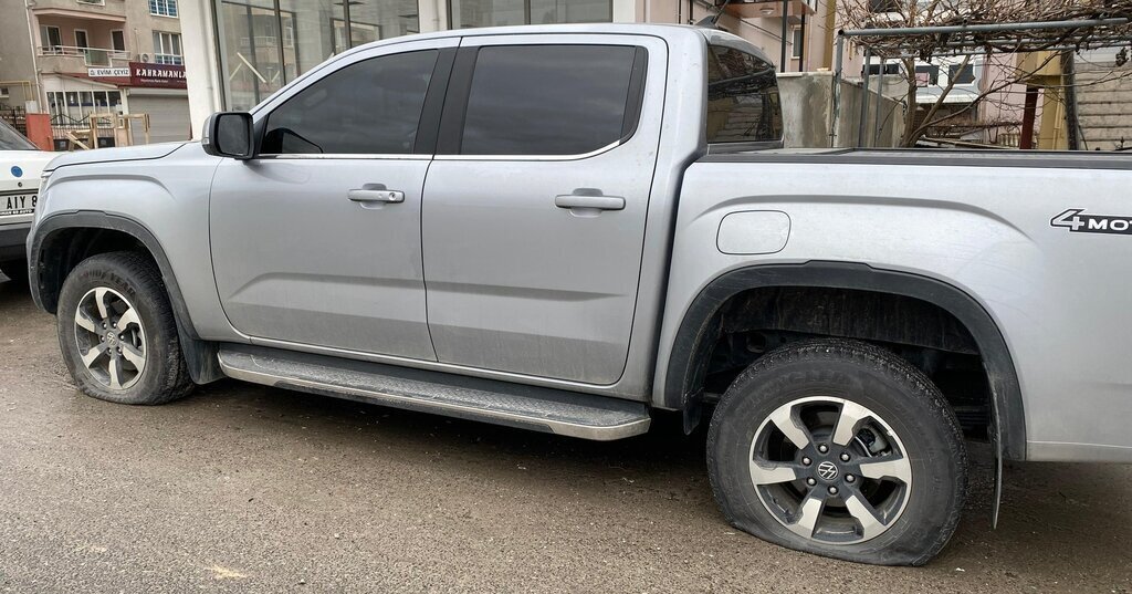 9 ARACIN LASTIKLERINI KESEN KADIN GUVEN 512962 151817