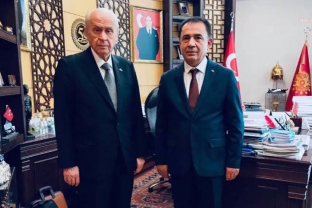 Bahçeli’nin danışmanı istifa etti!