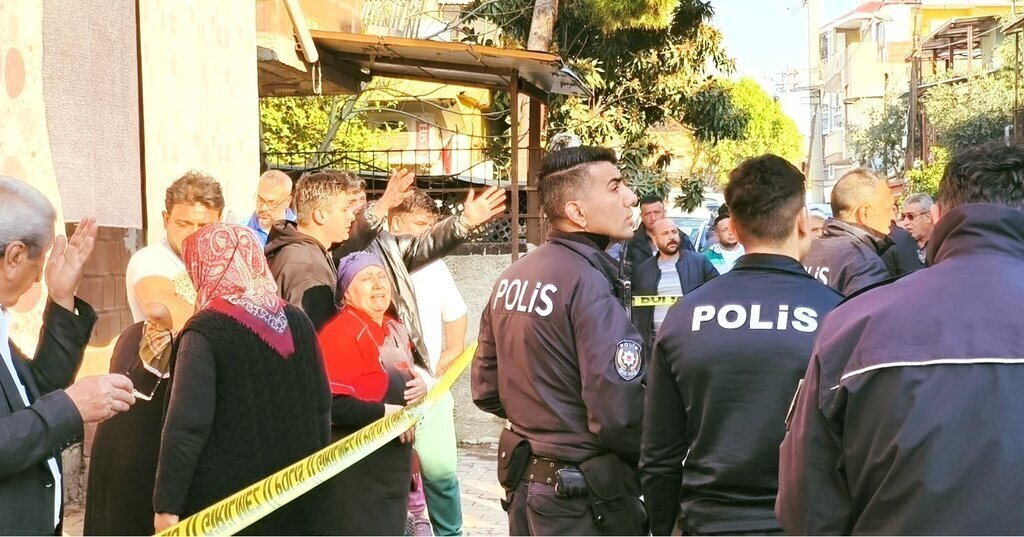 ADANADA EVDE 3 KISININ BOGAZLARI KESILM 516397 152850