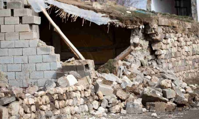 AFAD’dan Van depremi paylaşımı: Hayatını kaybedenleri rahmetle anıyoruz