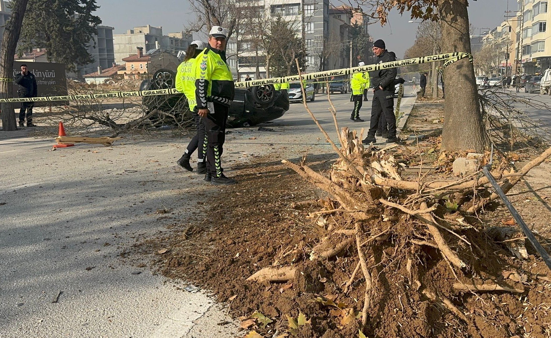 Ağaca çarpan otomobildeki 14 yaşındaki Abdurrahman öldü