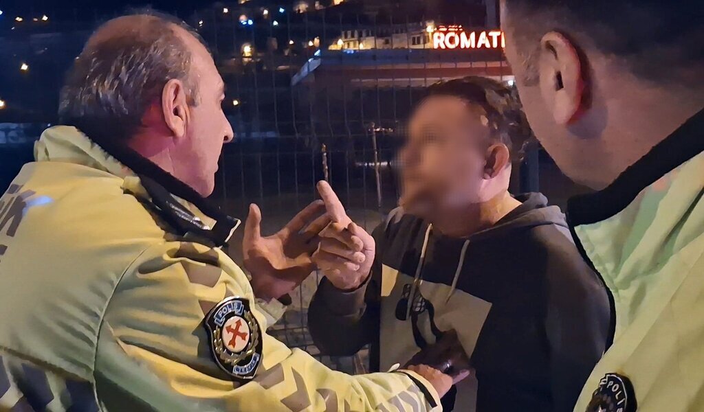 ALKOLLU SURUCUNUN ARKADASI ‘SAVCIYI ARA 465556 137540