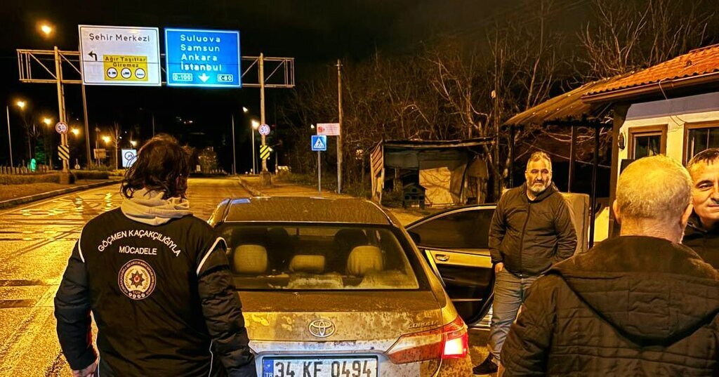 AMASYA OTOMOBILDE 2SI BAGAJDA 5 KACA 514552 152303