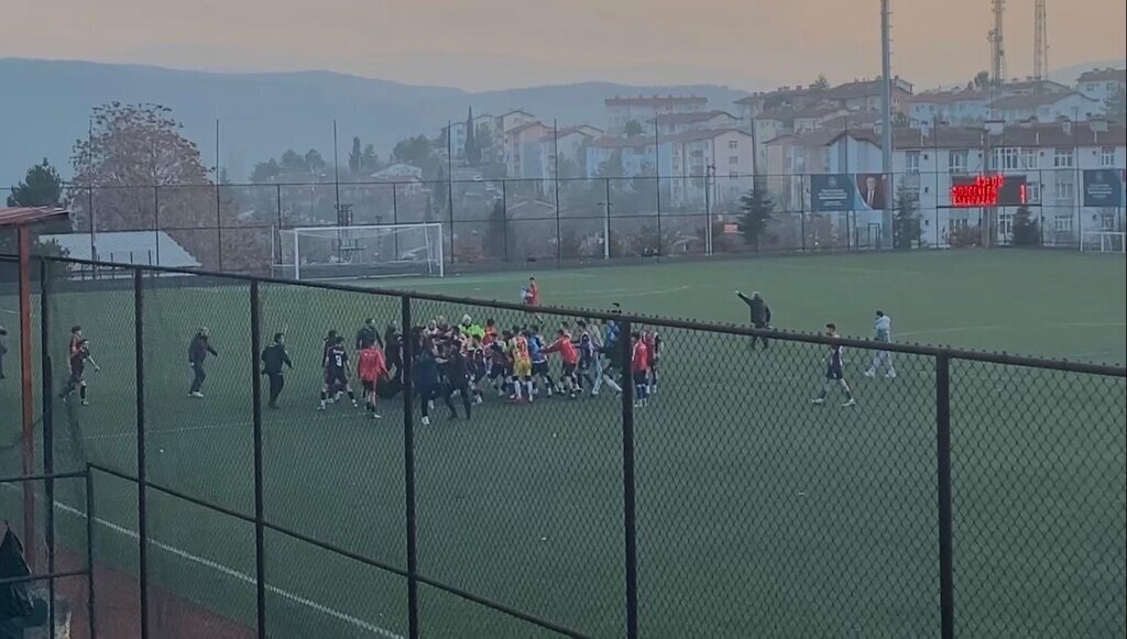 AMATOR LIG MACINDA OYUNCULAR VE TARAFTAR 543821 161205