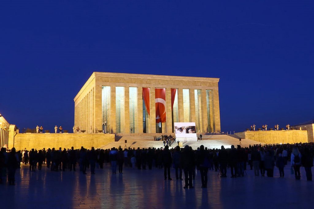 Altaylı’dan Star yazarına Anıtkabir tepkisi: Elini ağzını tutan mı var