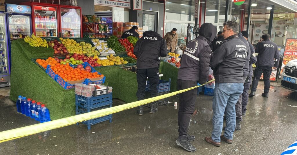 Anne oğlunu darp eden market çalışanını vurdu