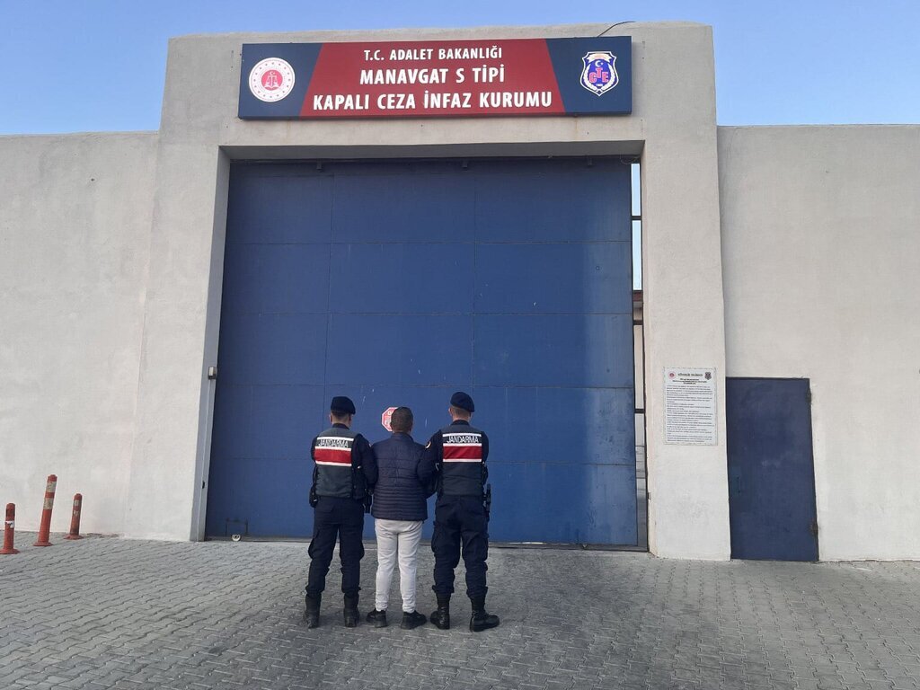 ANTALYADA AMBULANSA YOL VERMEYEN OTOMOB 398239 117398