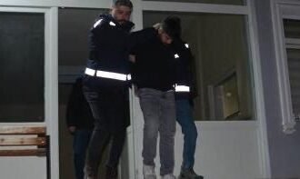 ARKADASINI BICAKLA OLDUREN SANIK MUEBBET 997500 295928