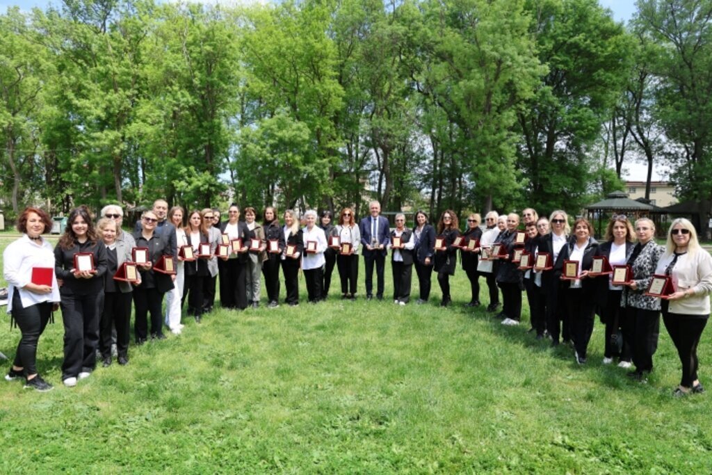 ATAKUM BELEDIYESI CUMHURIYET KADINLARI BANDOSUNA PLAKET 2