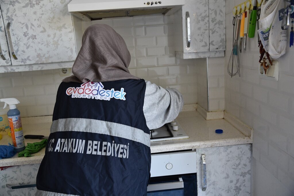 ATAKUM BELEDIYESI EKIPLERI EVDE DESTEK ICIN SAHADA 4
