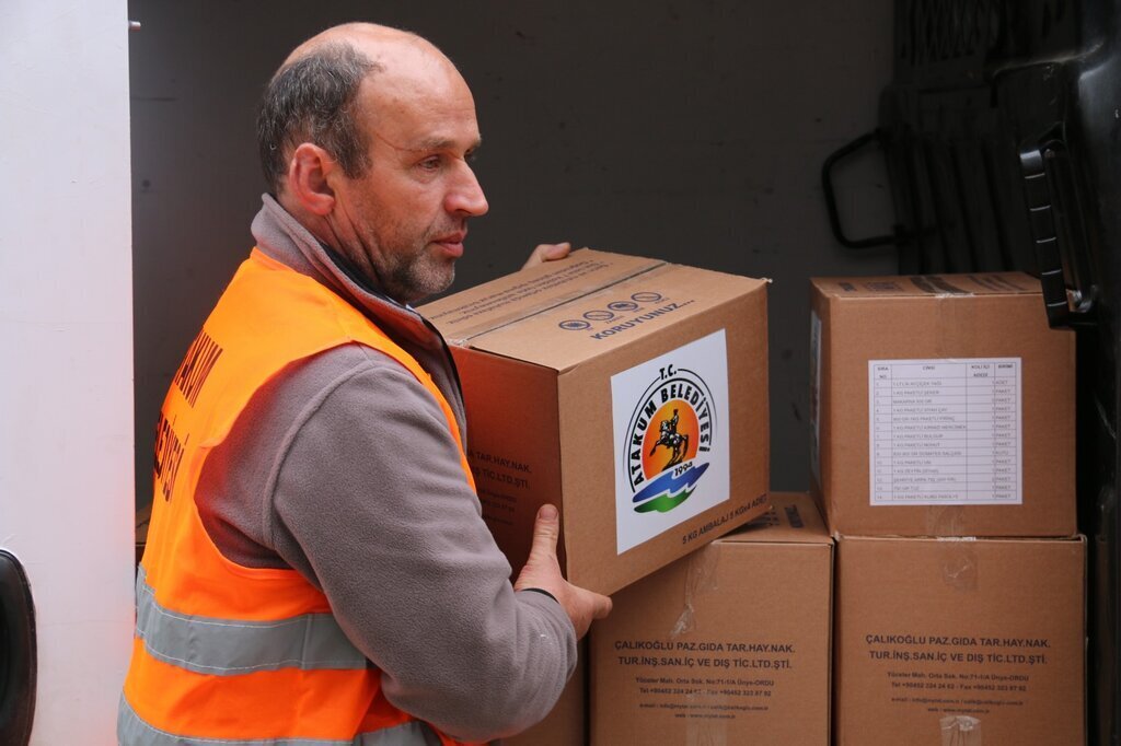 ATAKUM BELEDIYESI EKIPLERI RAMAZAN DAYANISMASI ICIN SAHADA 3