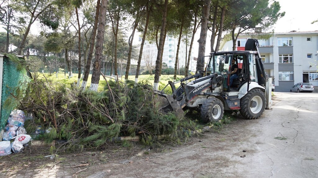 ATAKUM BELEDIYESI TEMIZLIK MESAISINE ARA VERMEDEN DEVAM EDIYOR 6