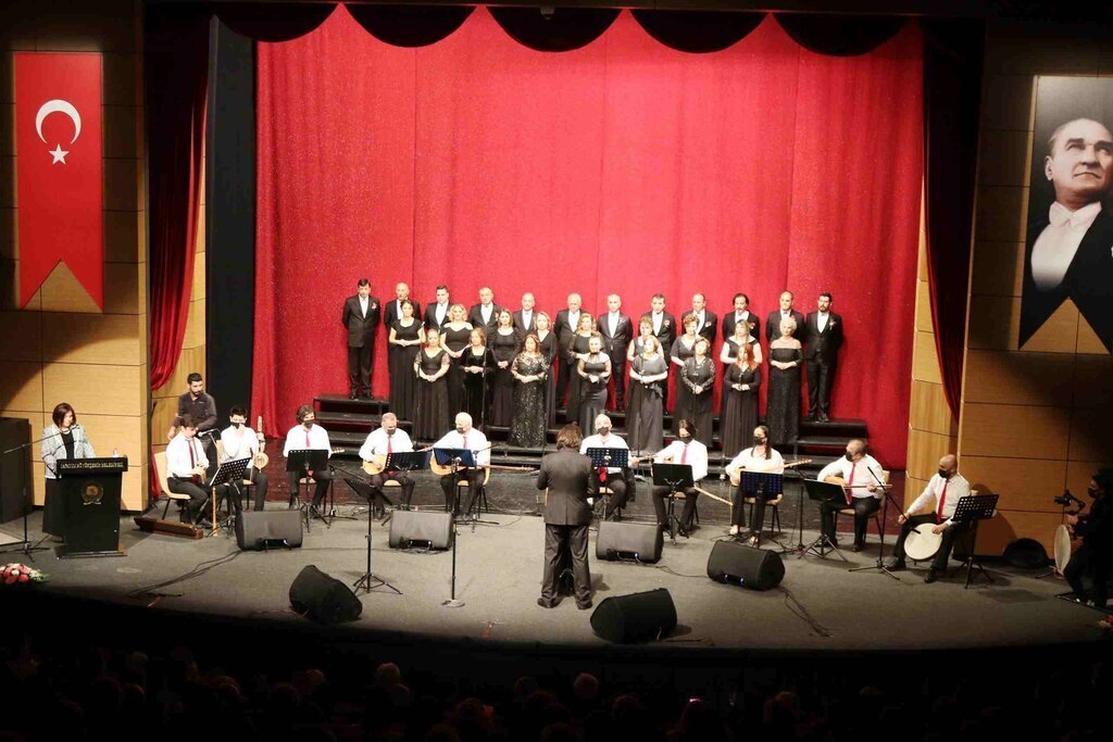 ATAKUM BELEDIYESI TURK HALK MUZIGI KOROSUNDAN MUHTESEM KONSER scaled