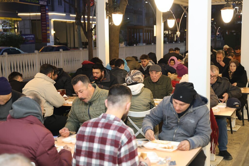 ATAKUM BELEDIYESINDEN DAYANISMA SOFRASI 4 scaled