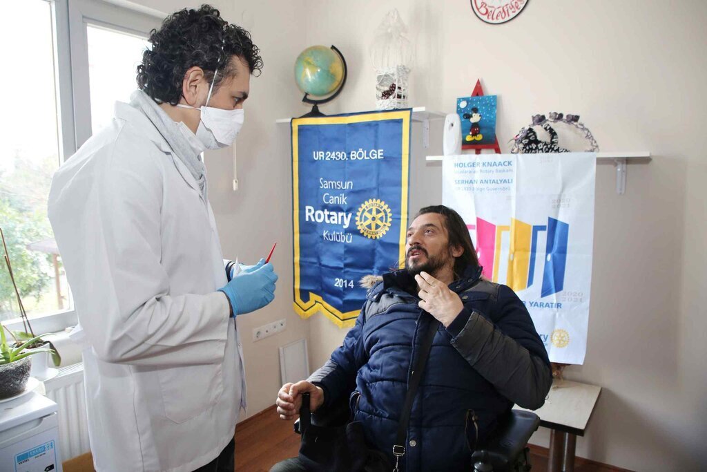 ATAKUM BELEDIYESINDEN ENGELLI YURTTASLARA DIS TARAMASI 03 scaled