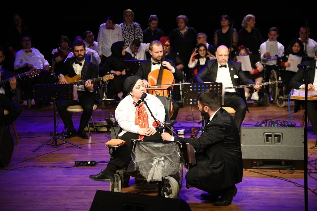 ATAKUM BELEDIYESINDEN ENGELSIZ YASAM KONSERI 13