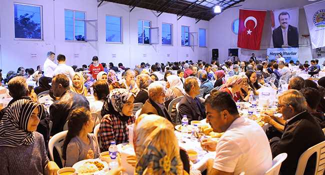 Atakum mahalle iftarları buluşturuyor