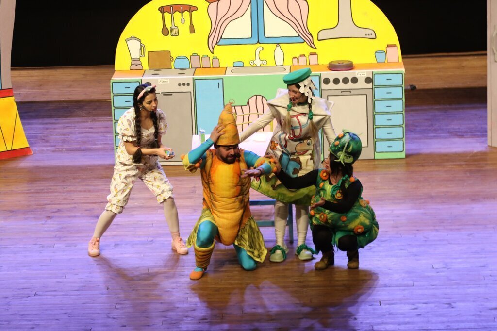 ATAKUM TIYATRO GUNLERI BASLADI 2