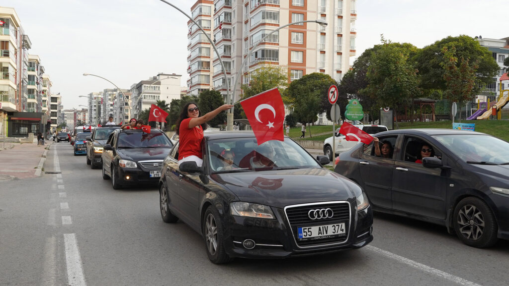 Atakum, Cumhuriyet’e sahip çıktı