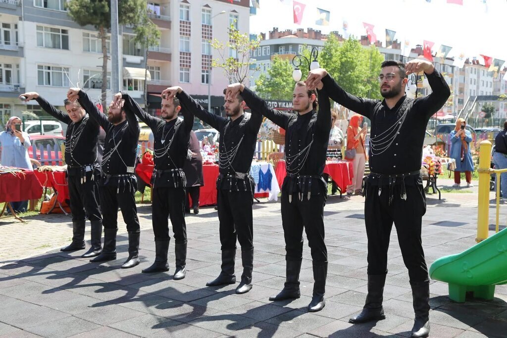 ATAKUMDA ANNELER GUNUNE OZEL PROGRAM 3