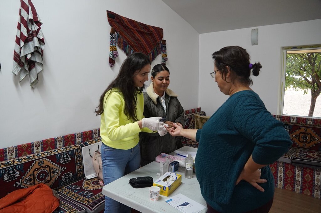 ATAKUMDA SAGLIK GULUSLER ICIN CALISMA 5