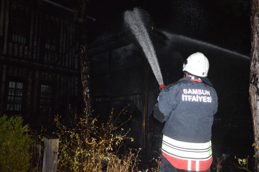 ATATURKUN SAMSUNDA KALDIGI KONAKTA CIK 952998 282908