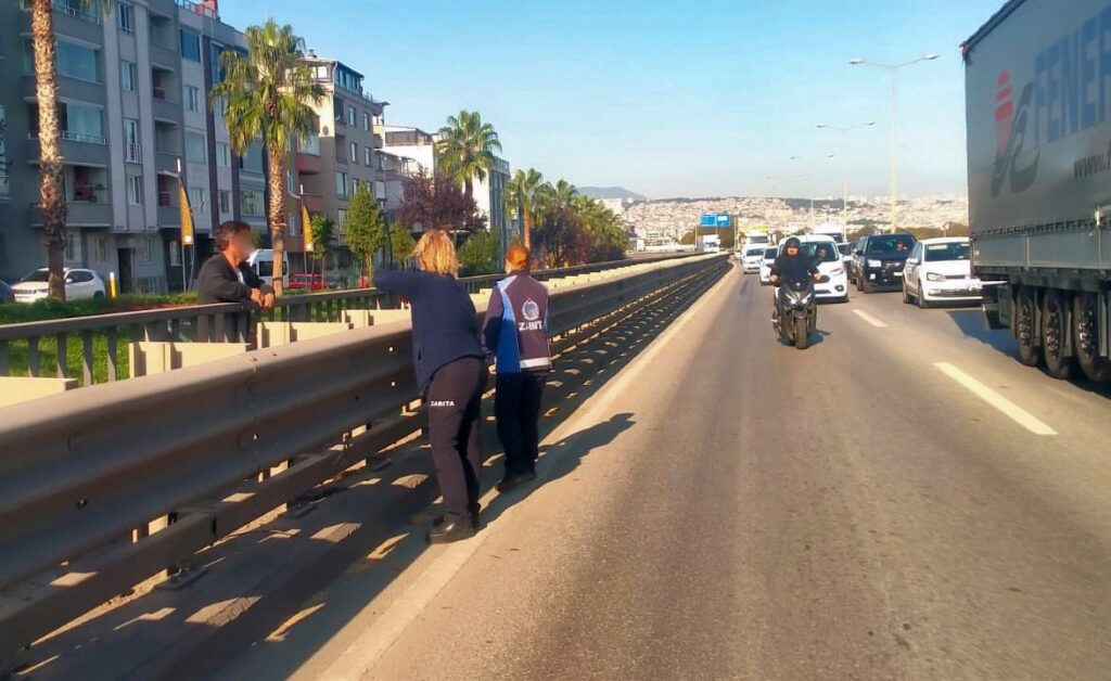 Samsun’da viyadükteki intihar girişimini kadın zabıtalar önledi