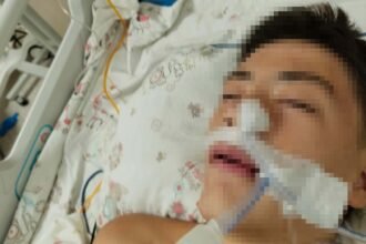 AYAGINA BASAN SINIF ARKADASINI DOVEREK H 940098 279153 1 scaled e1759235970856