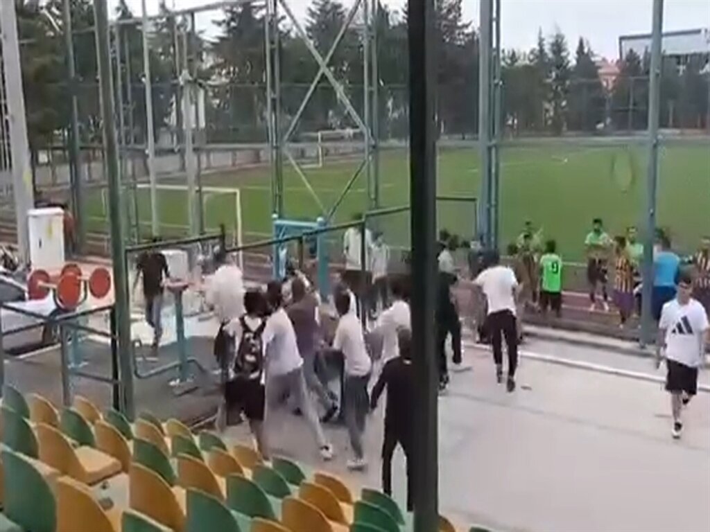 Amator macta taraftarlar Tekme ve yumruklu birbirine girdi 2 yarali