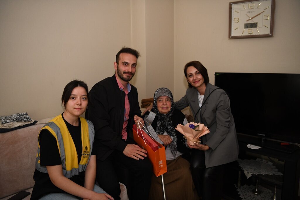 Anneler Gununde anlamli ziyaret