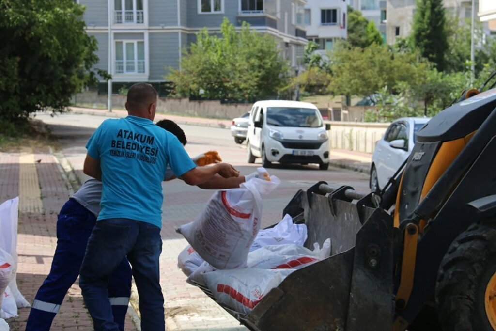 Atakum Belediyesinden sahada yogun mesai