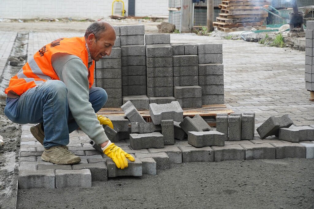 Atakumda tas parke calismalari hiz kesmiyor