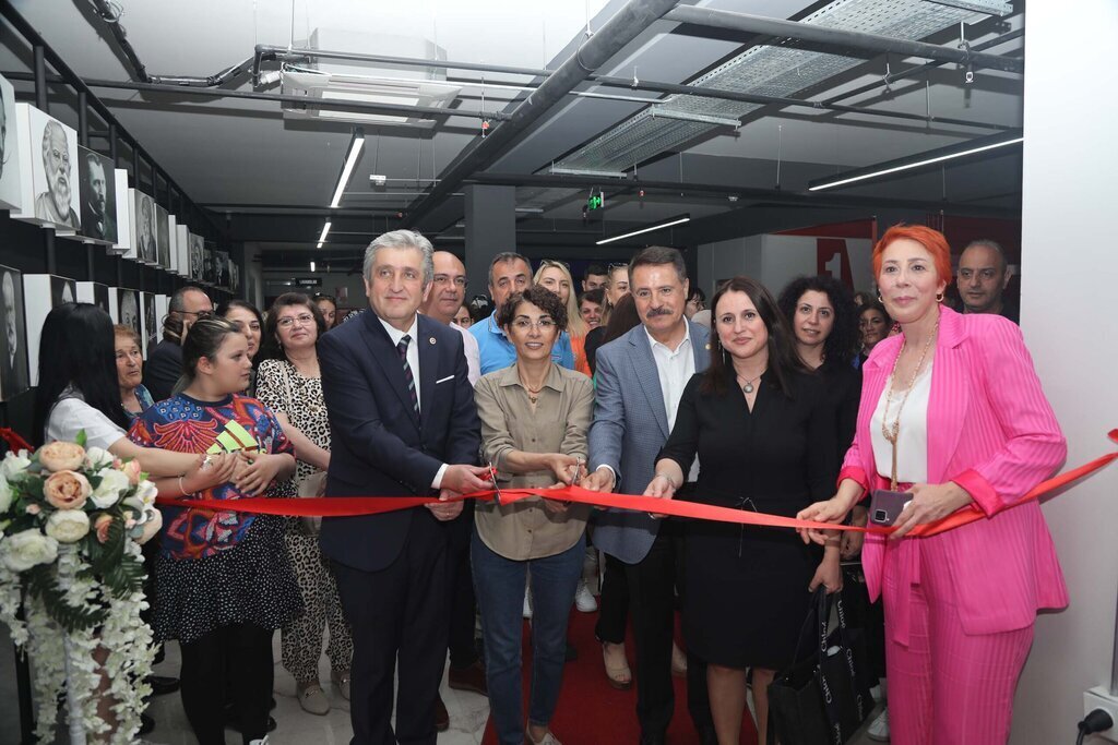 Atakumun maharetli kadinlarindan el emegi sergisi scaled