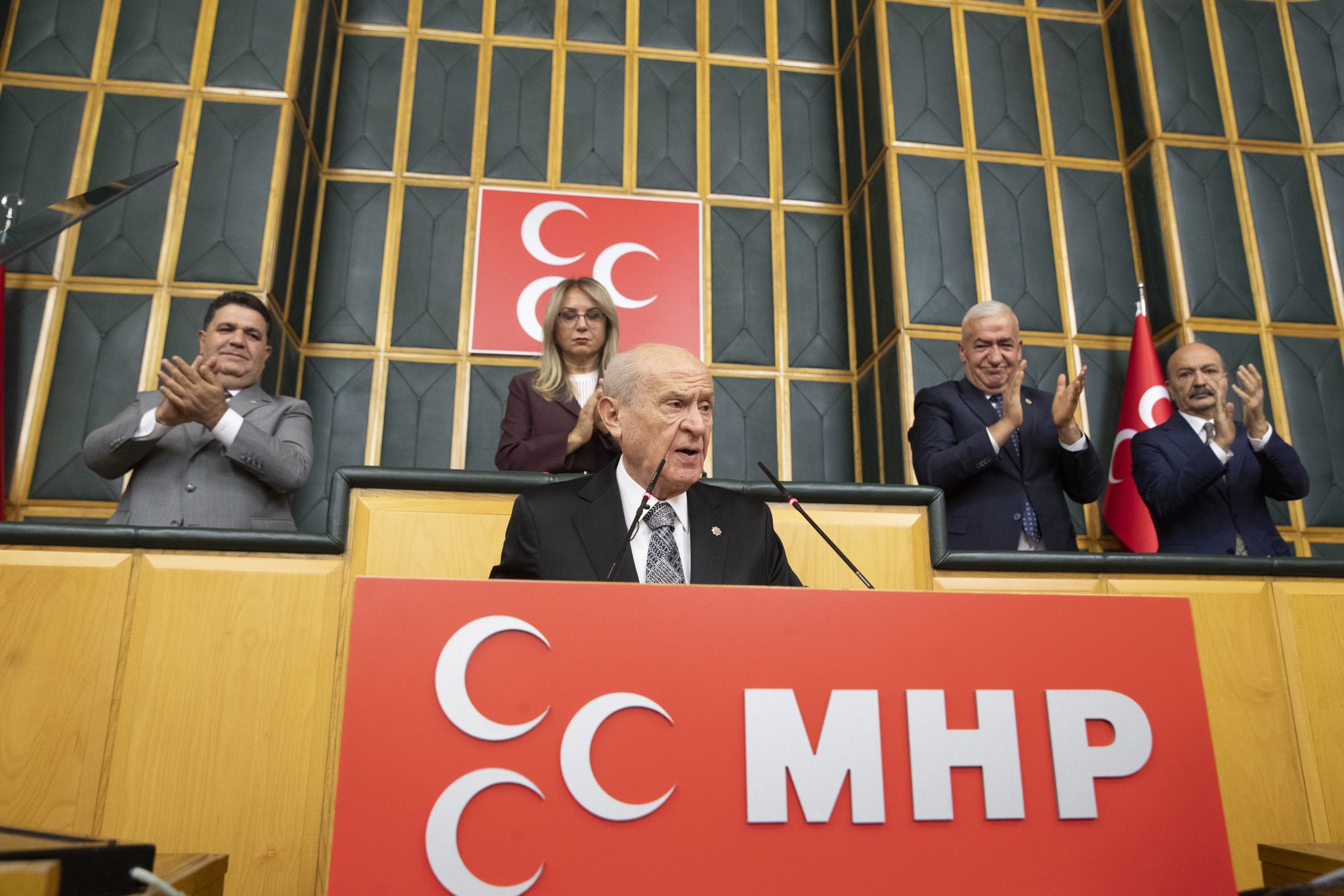 Bahçeli: Suça karışmamış kim varsa gelip ailesiyle kucakla