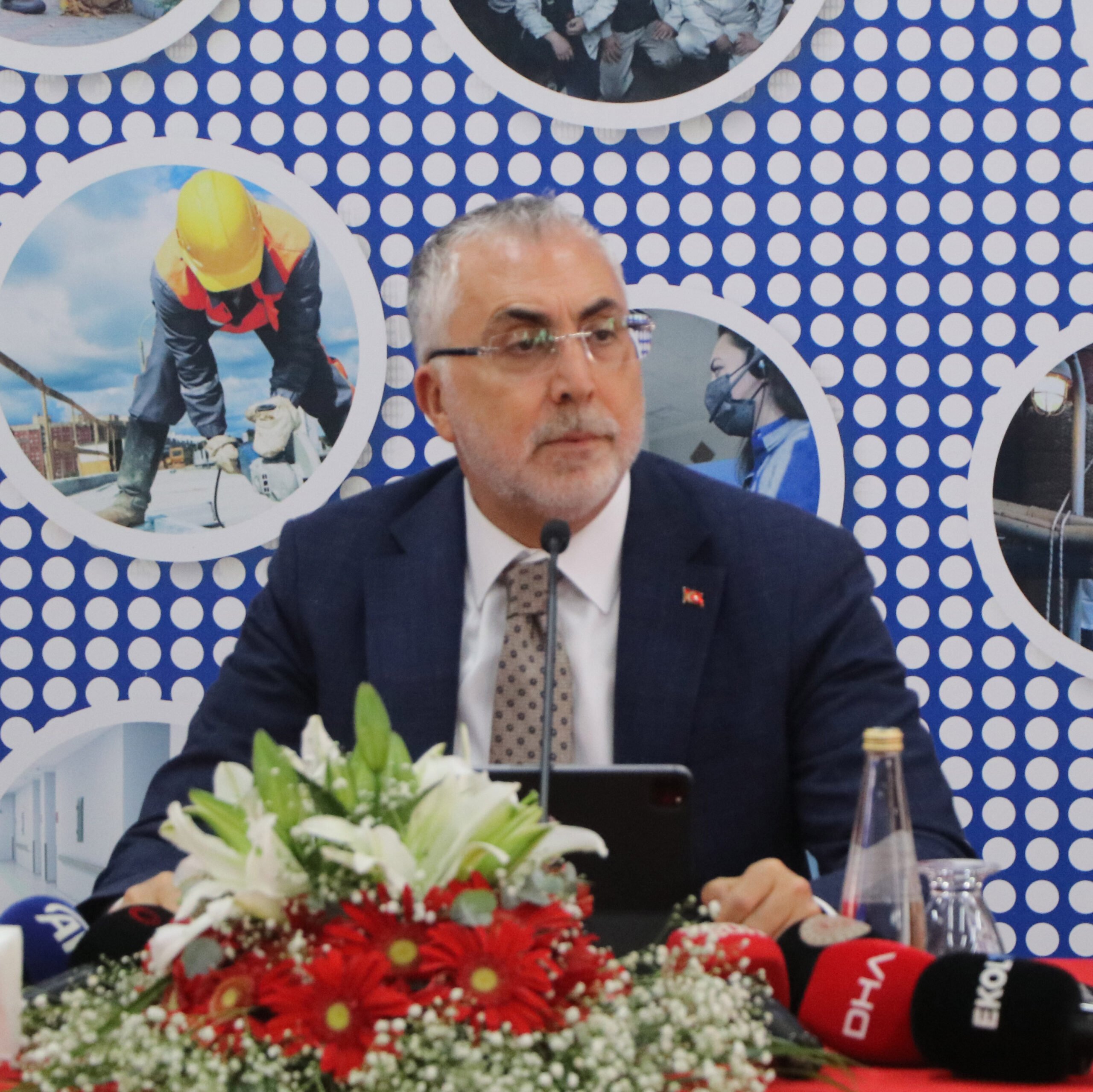 BAKAN ISIKHAN TURKIYE DUNYANIN GUVEN A 909770 270329 scaled