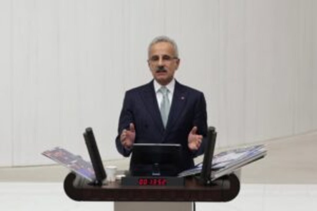 BAKAN URALOGLU SOSYAL MEDYADA YASAL DUZ 465383 137521