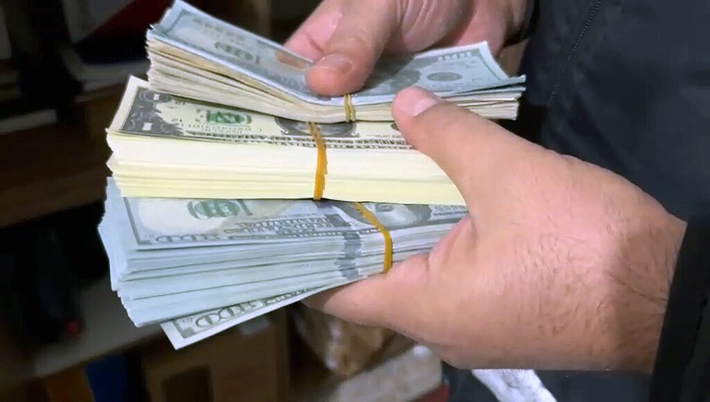 BANKALARIN ATMSINE SAHTE 45 BIN 800 DOL 445215 131346