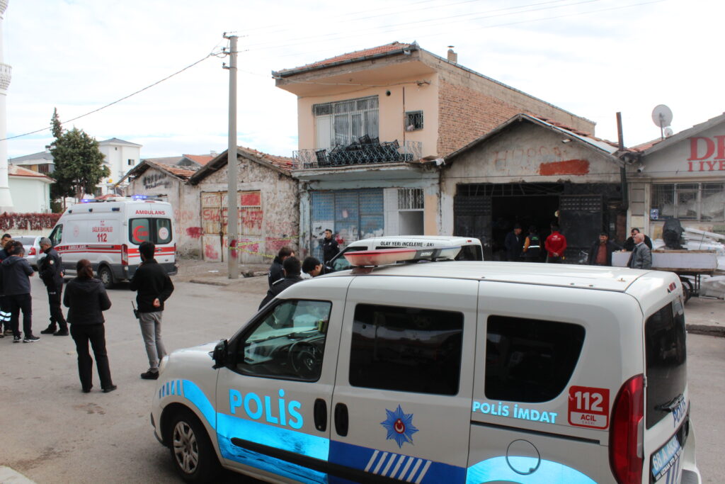 3 çocuk annesi kadın başından vurulmuş halde ölü bulundu; şüpheli eşi aranıyor