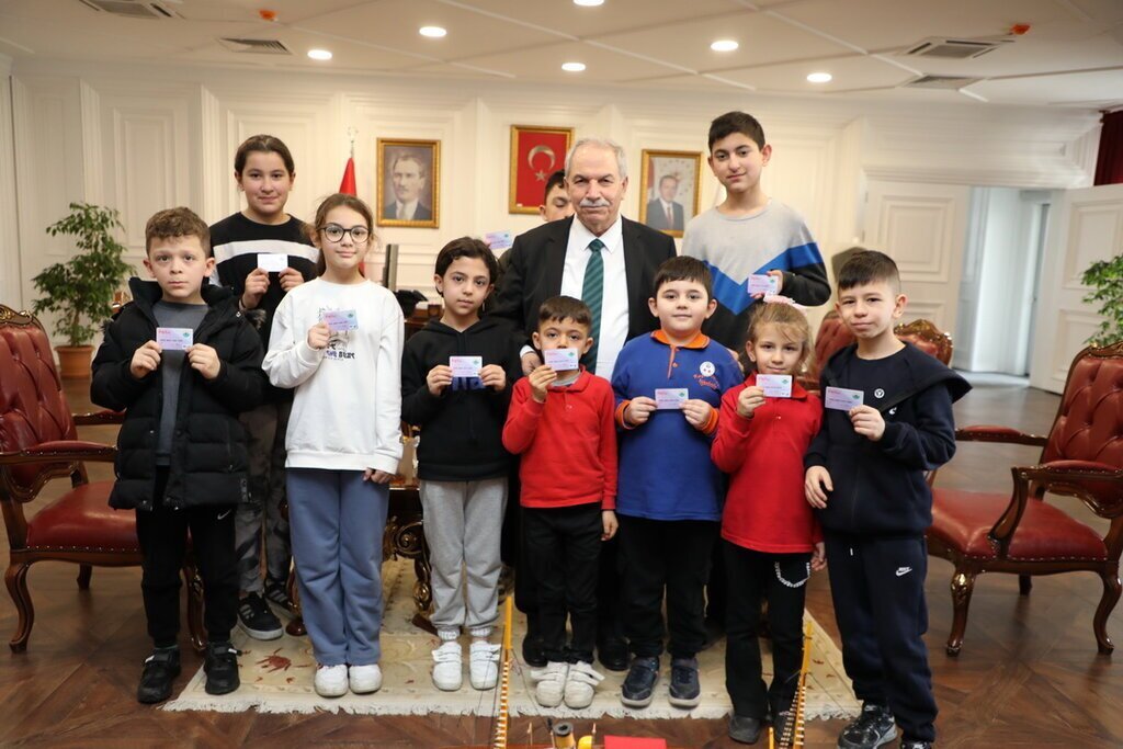 BASKAN DEMIRTAS DEDEDEN TORUNA EGITIM DESTEGI ILE GENCLERI EGITIM HAYATLARINA DESTEK OLACAK