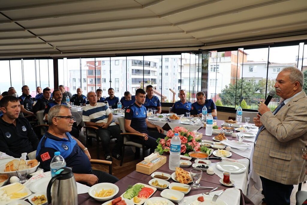 BASKAN DEMIRTASSIZLER BIZIM DISA YANSIYAN AYNAMIZSINIZ