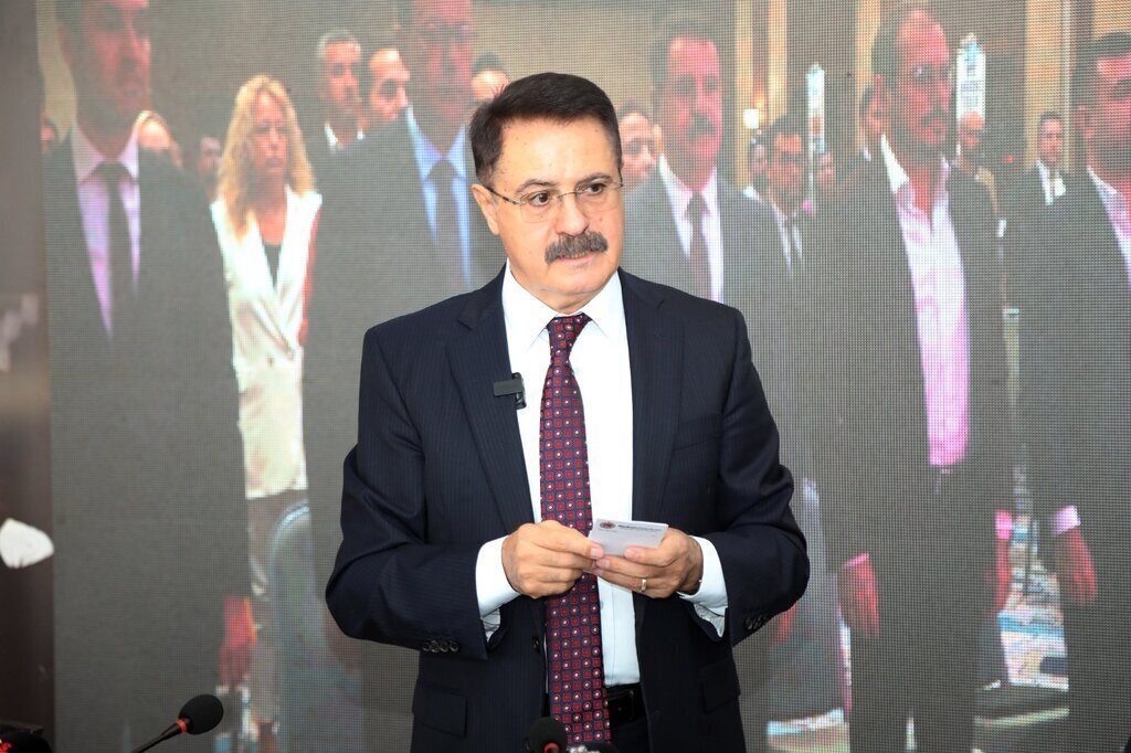 BASKAN DEVECI CALMADIGIM CALDIRMADIGIMLA YONETIYORUM