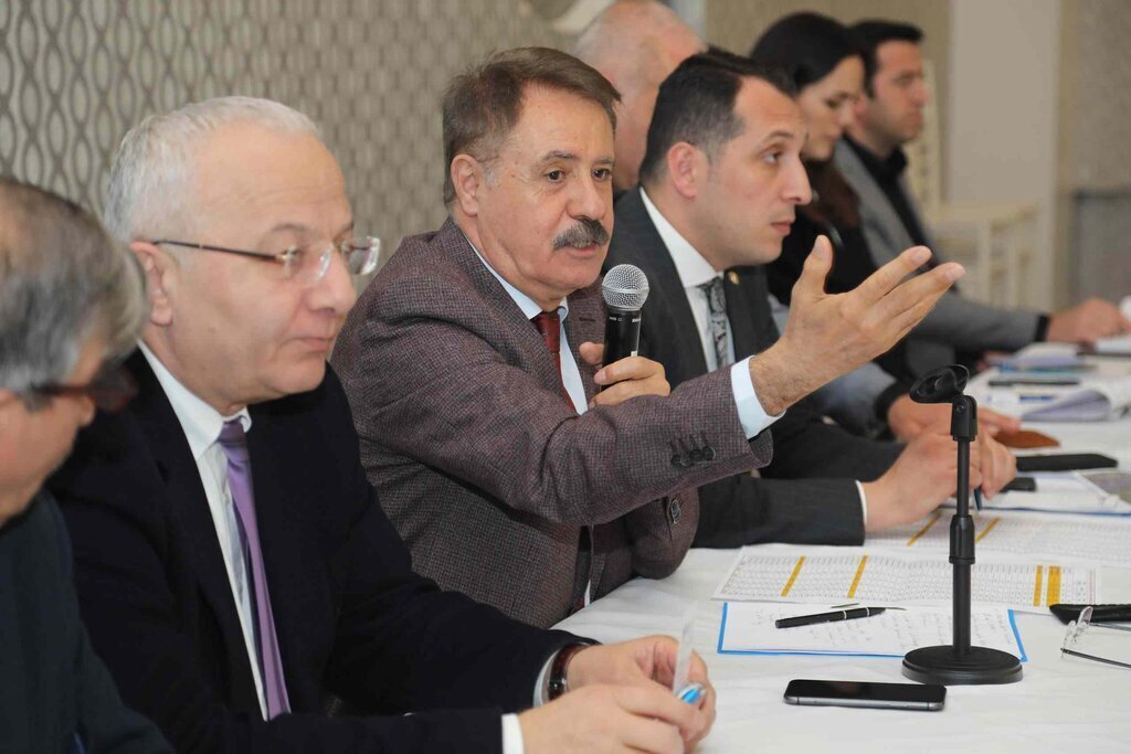 BASKAN DEVECI DAYANISMAYLA BU YUKUN ALTINDAN CIKARIZ 8 scaled