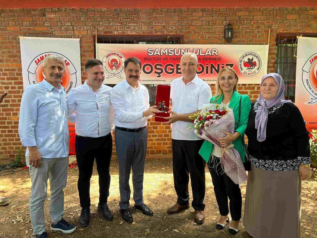 BASKAN DEVECI ISTANBULDAKI SAMSUNLULARLA BULUSTU1