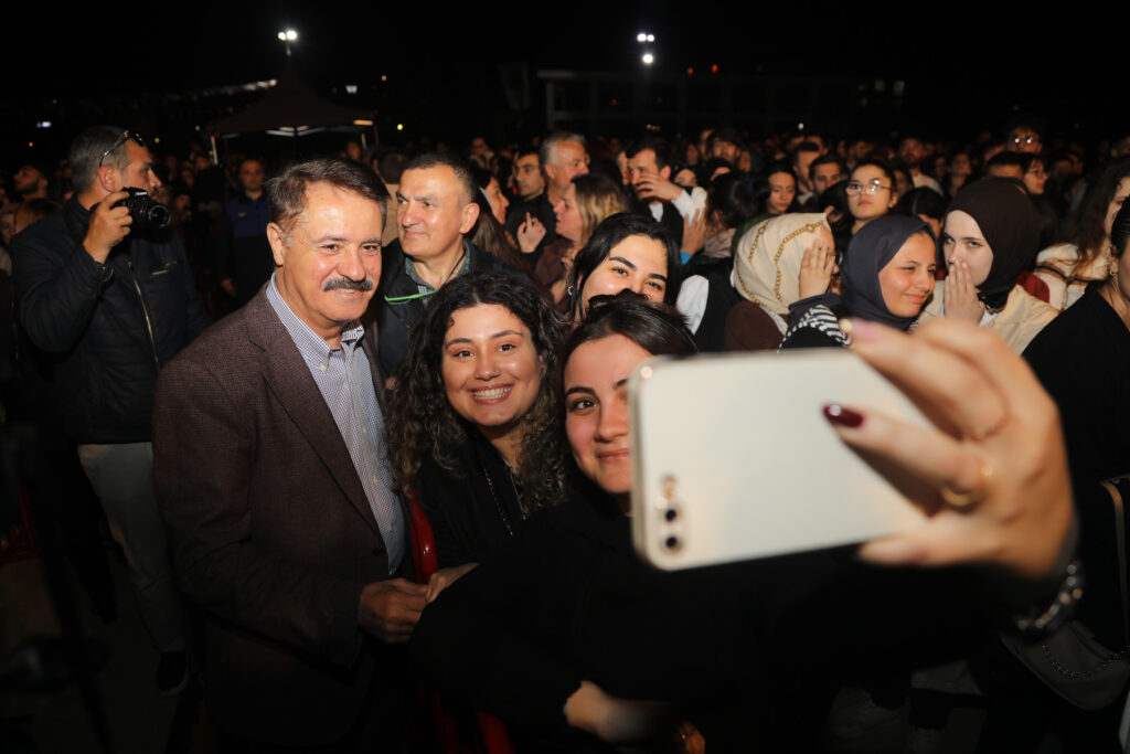 Başkan Deveci’den gençlere: “Hayallerinize sahip çıkın”