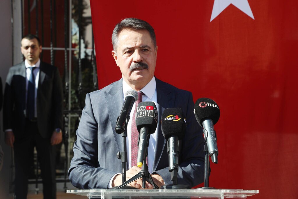 BASKAN DEVECIDEN KADINLARA MUCADELE CAGRISI DIRENIS GUNU ILAN EDIN 3 scaled