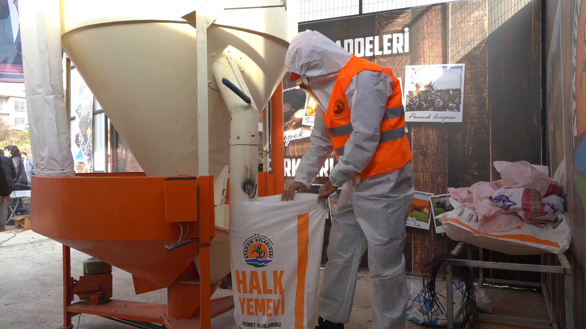 BASKAN DEVECIDEN URETICIYLE YEM DAYANISMASI 1