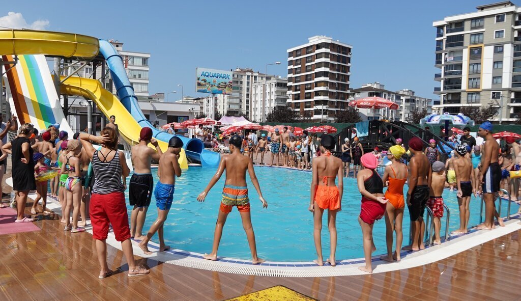 BASKAN TURKELDEN COCUKLARA AQUAPARKLI SURPRIZ 5