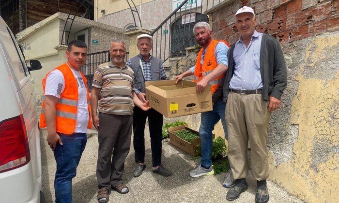 Atakum Belediye Başkanı Serhat Türkel’den çiftçiye destek 30 bin adet sebze fidesi dağıtıldı