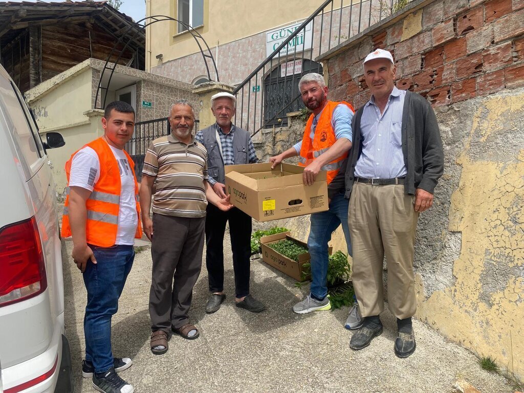 BASKAN TURKELDEN URETICIYE DESTEK 8