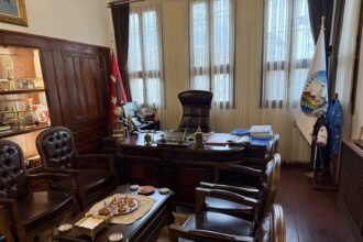 BASKANIN MAKAM ODASINDAN CIKAN DINLEME C 1070341 317613